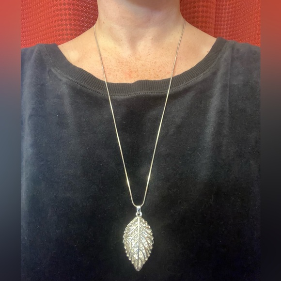 Sparkly Silver-tone Leaf Pendant and Necklace - Picture 8 of 10